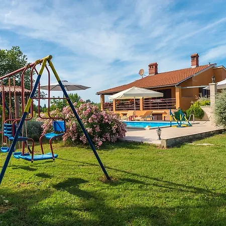Hacienda Rosemary 別荘 Muntić