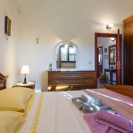 Hacienda Rosemary * Muntić