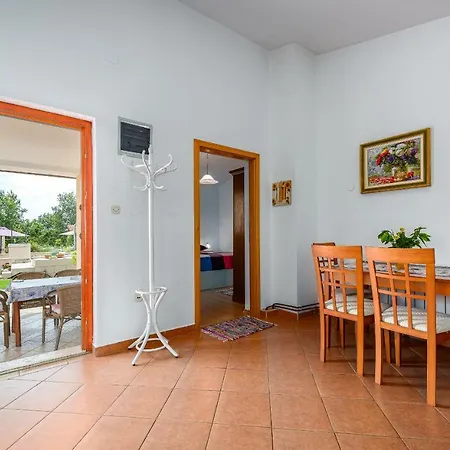 Hacienda Rosemary * Muntić