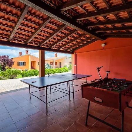 Hacienda Rosemary 別荘 Muntić
