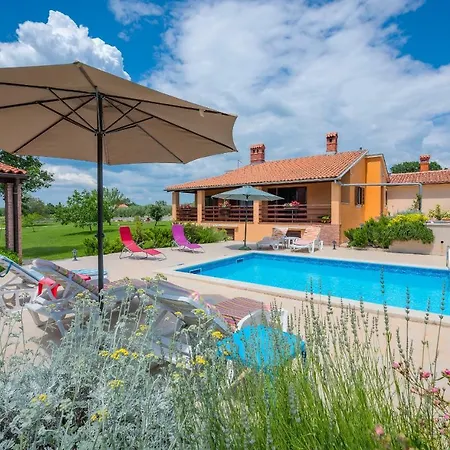 Hacienda Rosemary * Muntić