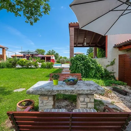 Hacienda Rosemary * Muntić