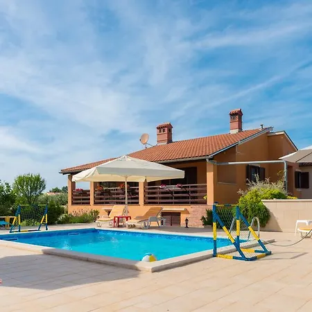 Hacienda Rosemary Holiday home Muntic