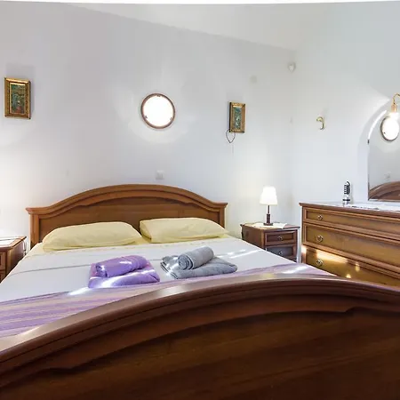 Hacienda Rosemary * Muntic