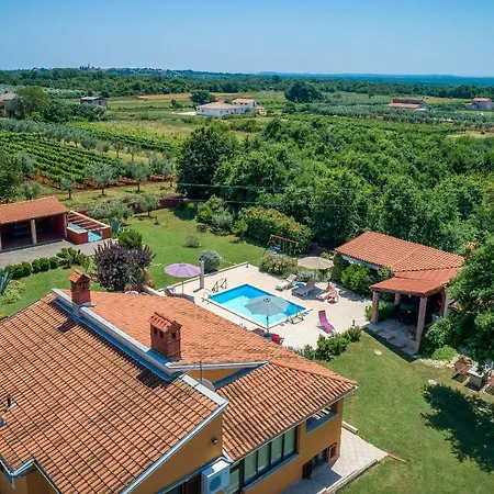 Hacienda Rosemary * Muntic