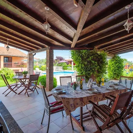 Hacienda Rosemary Holiday home
