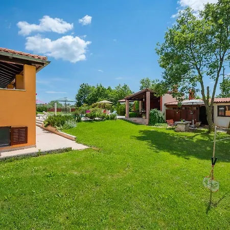 Hacienda Rosemary *