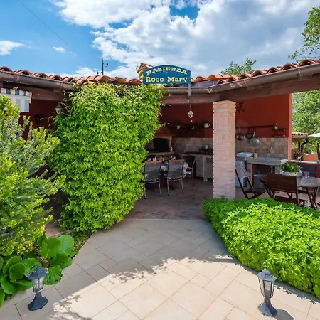 Hacienda Rosemary Muntic