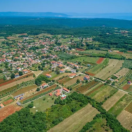 Hacienda Rosemary Muntic